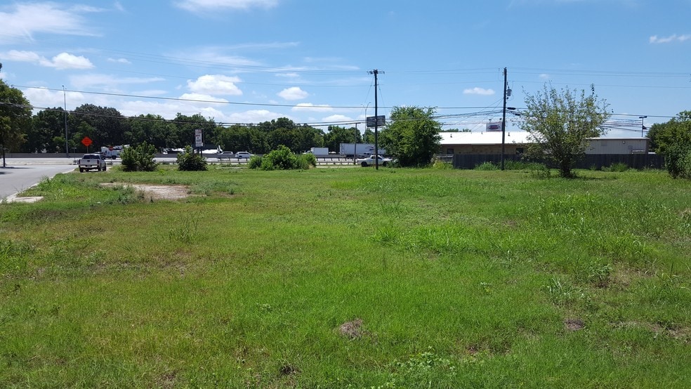 711 N IH-35, San Marcos, TX à vendre - Photo du bâtiment - Image 3 de 10