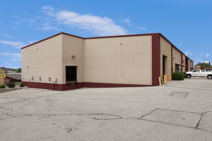 14007-14015 Industrial Rd, Omaha, NE for lease - Primary Photo - Image 1 of 3