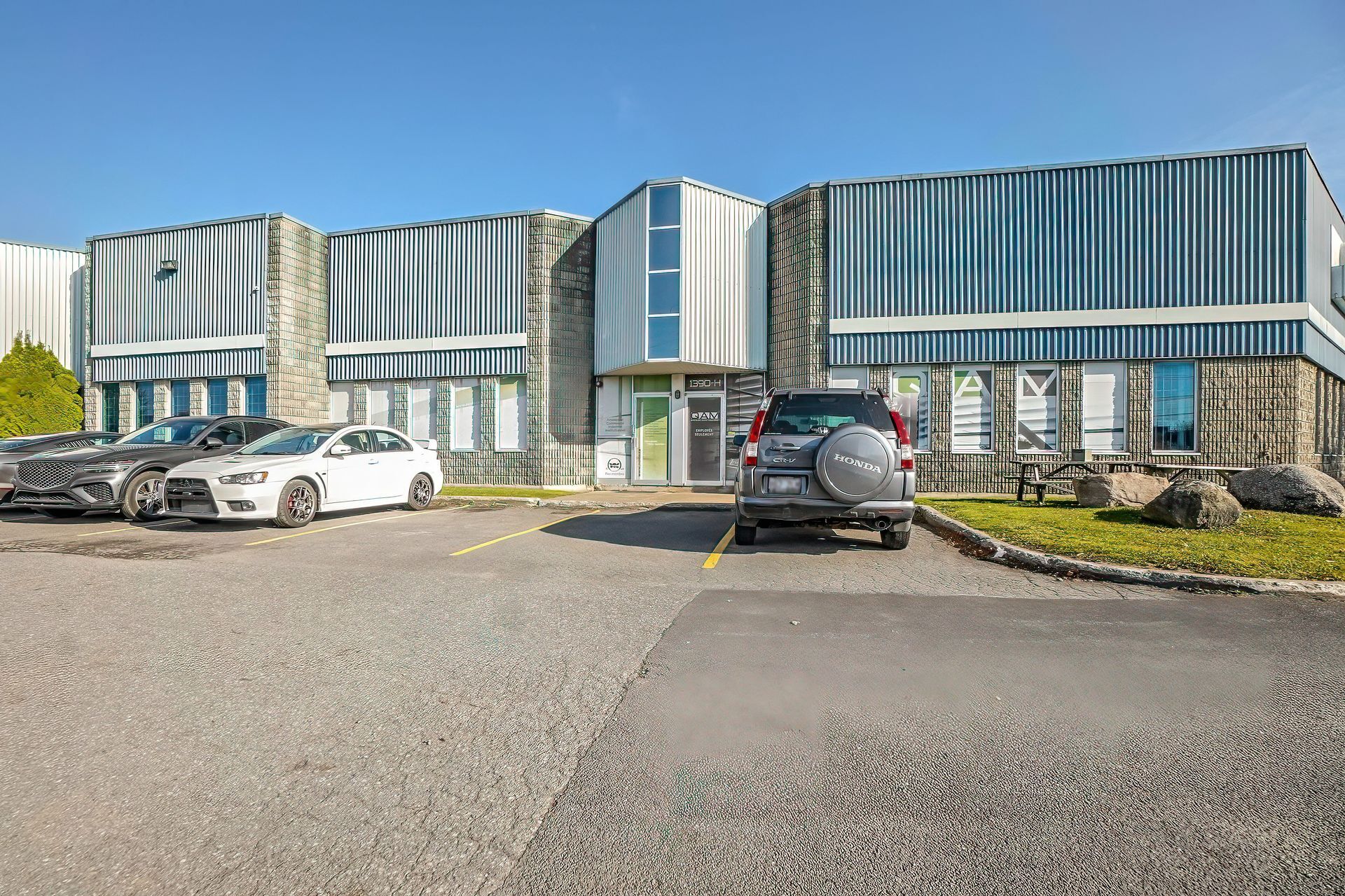1390 Rue Newton, Boucherville, QC for lease Primary Photo- Image 1 of 20