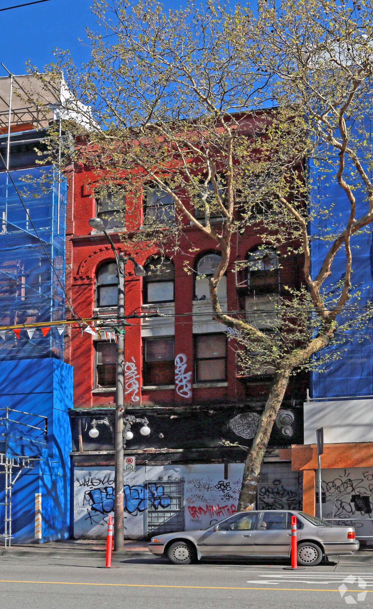 5 W Hastings St, Vancouver, BC à louer Photo du bâtiment- Image 1 de 12