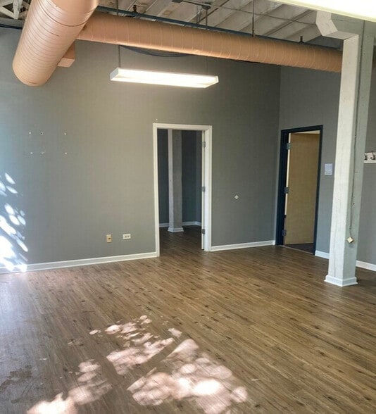 1633 N Hamlin Ave, Chicago, IL for lease - Building Photo - Image 2 of 6