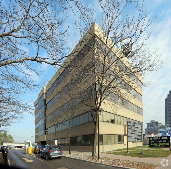 960 Lawrence Ave W, Toronto, ON à louer - Photo du bâtiment - Image 2 de 3