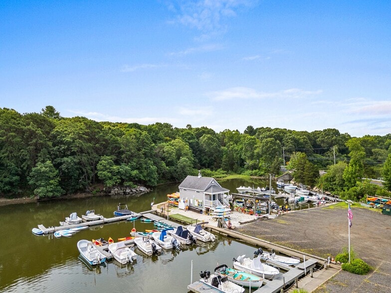 132 Shore Rd, Old Lyme, CT for sale - Building Photo - Image 3 of 6