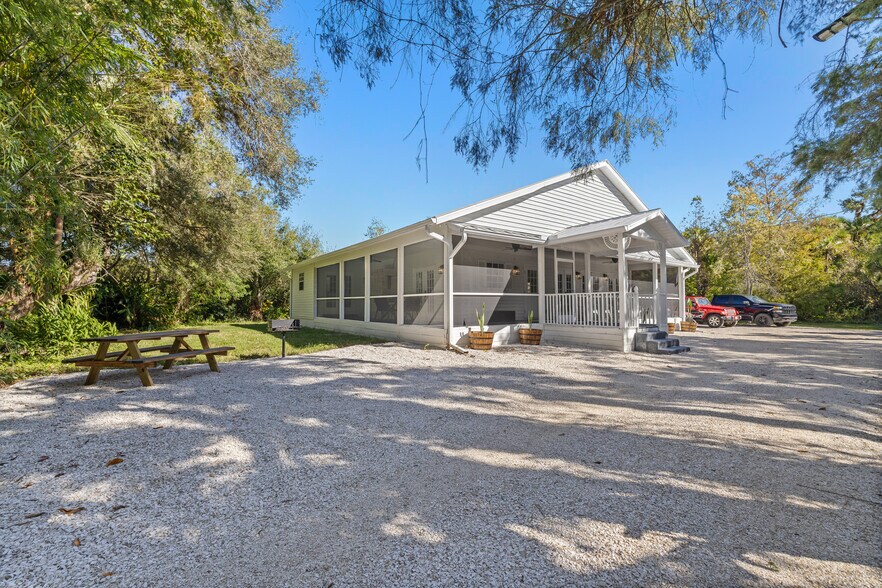17790 Caloosa Rd, Alva, FL à vendre - Photo du bâtiment - Image 1 de 17