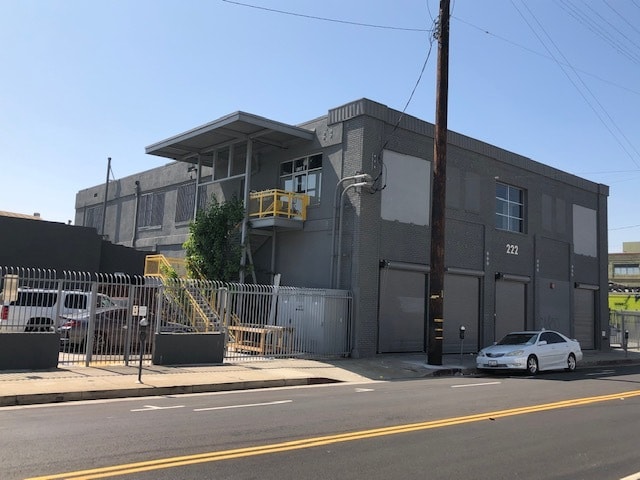 222 E 16th St, Los Angeles, CA for lease - Building Photo - Image 2 of 14