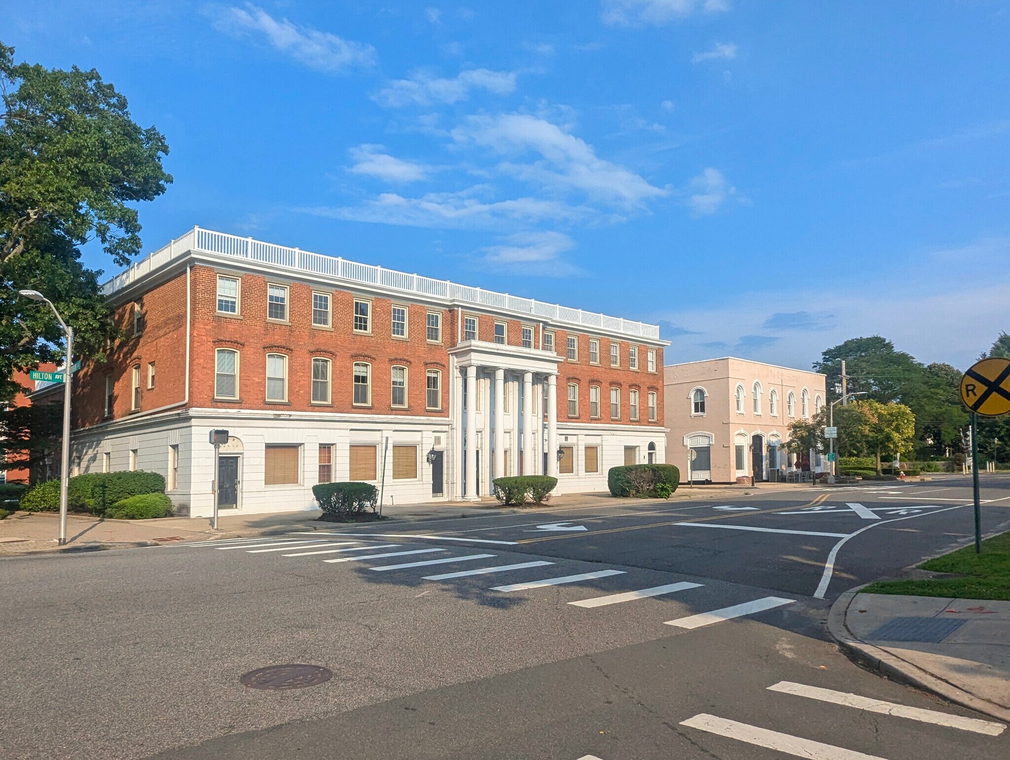 57-65 Hilton Ave, Garden City, NY à vendre Photo du bâtiment- Image 1 de 1