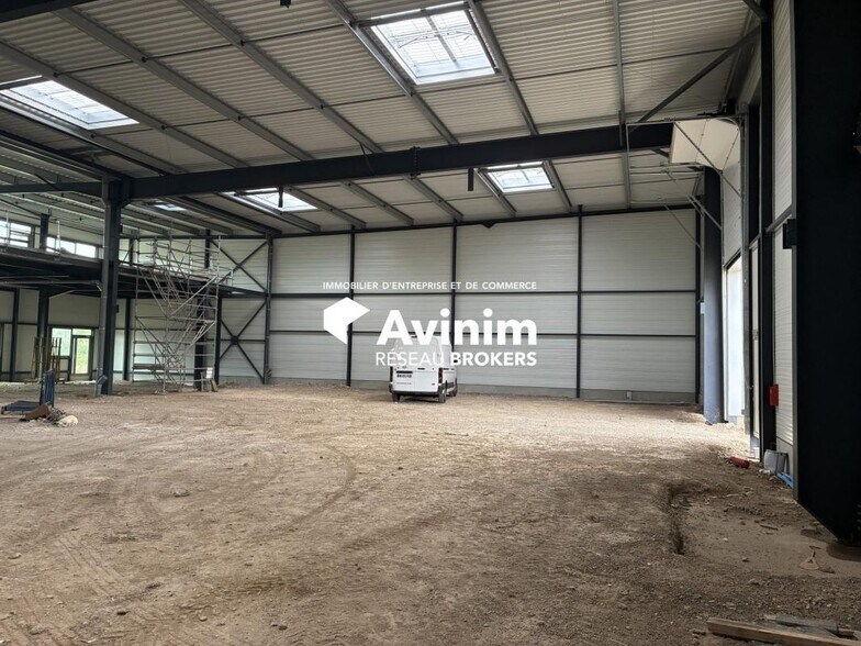 Industrial in Marignane for sale - Building Photo - Image 1 of 6
