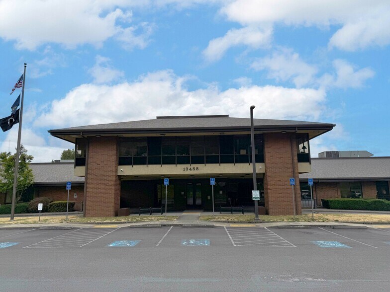13455 SE 97th Ave, Clackamas, OR for lease - Building Photo - Image 1 of 6