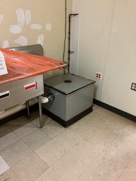 1331 Chillum Rd, Hyattsville, MD à louer - Photo du bâtiment - Image 3 de 8