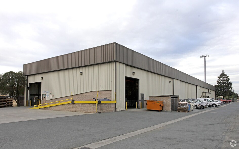 780 Clark Ave, Pittsburg, CA for lease - Building Photo - Image 2 of 3