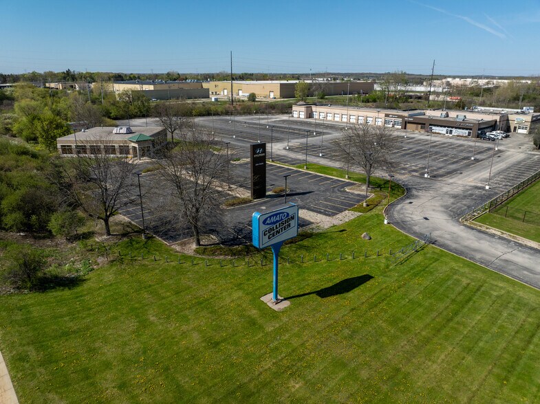 8301 N 76th St, Milwaukee, WI à vendre - Photo du bâtiment - Image 3 de 9