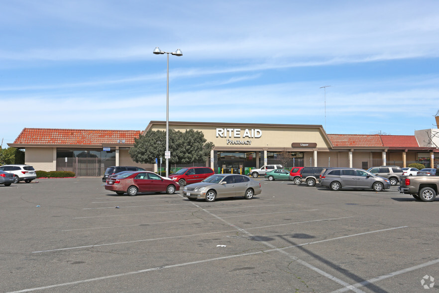 1050 N Wilson Way, Stockton, CA for lease - Primary Photo - Image 1 of 3