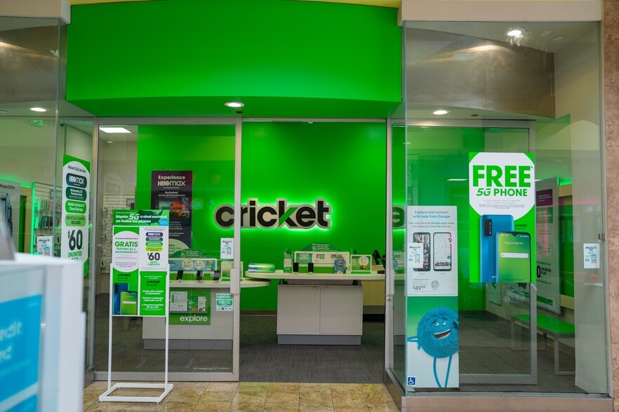 8401 Van Nuys Blvd, Panorama City, CA for lease - Building Photo - Image 2 of 7