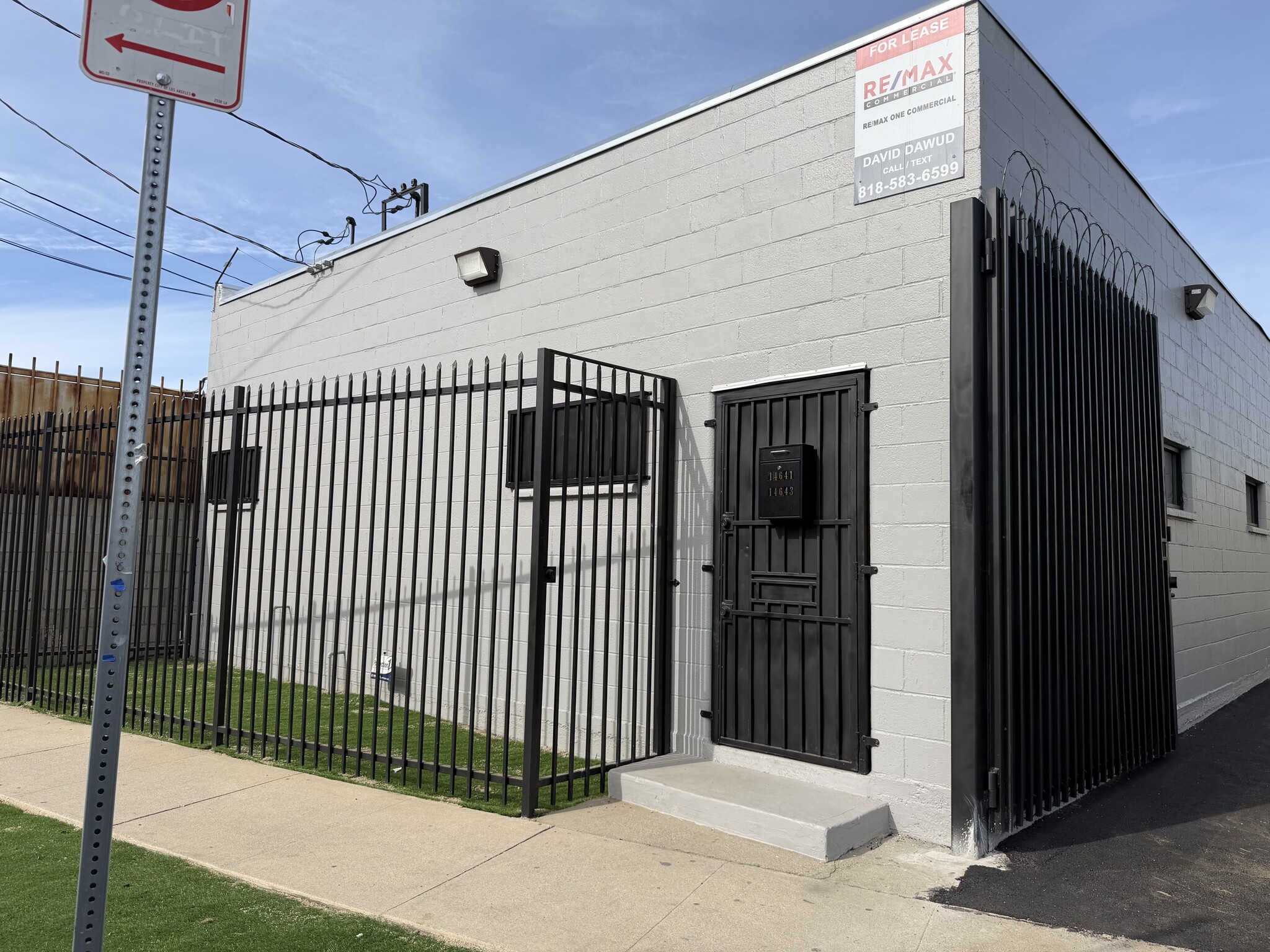 14641-14643 Lull St, Van Nuys, CA for lease Primary Photo- Image 1 of 23