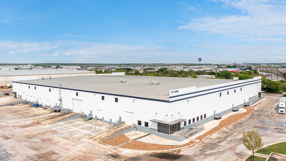 5411 IH-10, San Antonio, TX à louer - Photo du bâtiment - Image 2 de 8