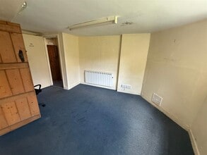 13 Fore St, Evershot for lease Interior Photo- Image 2 of 3