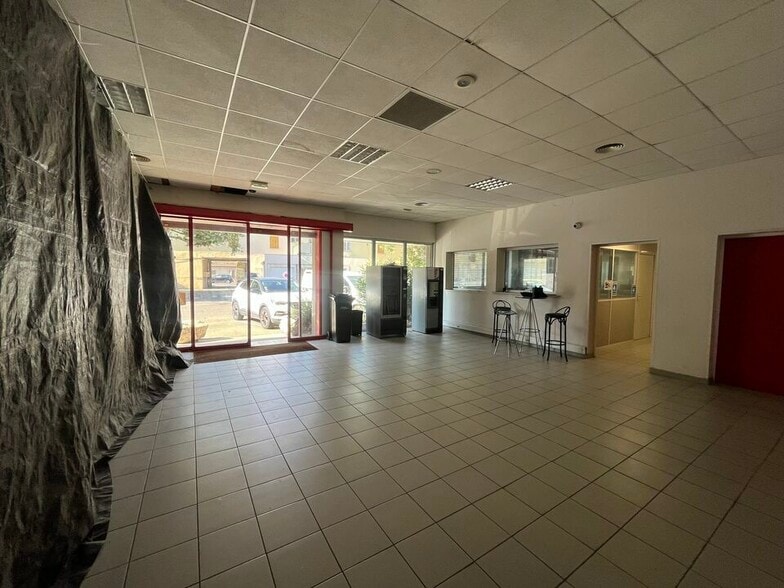Office in Avignon for lease - Interior Photo - Image 2 of 7