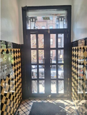 159 E 107th St, New York, NY à vendre - Photo intérieure - Image 2 de 6