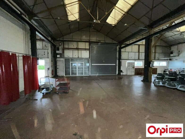 Office in SAINT-SYMPHORIEN-D'OZON for lease - Building Photo - Image 3 of 19