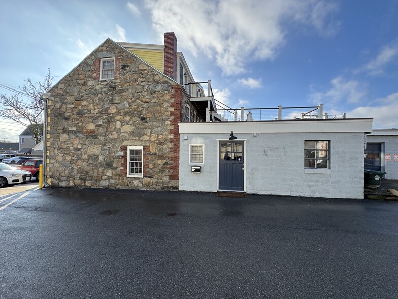 39 State St, Bristol, RI for lease - Building Photo - Image 2 of 23