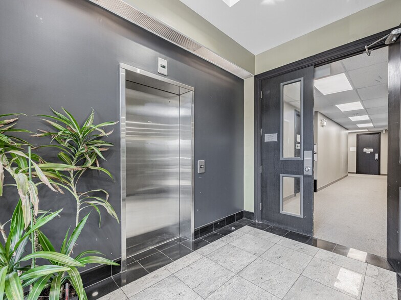 200 Matheson Blvd W, Mississauga, ON à louer - Photo du bâtiment - Image 2 de 16