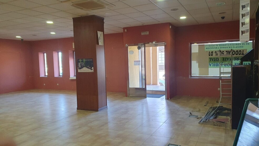 Retail in Cáceres, Cáceres for lease - Building Photo - Image 3 of 6