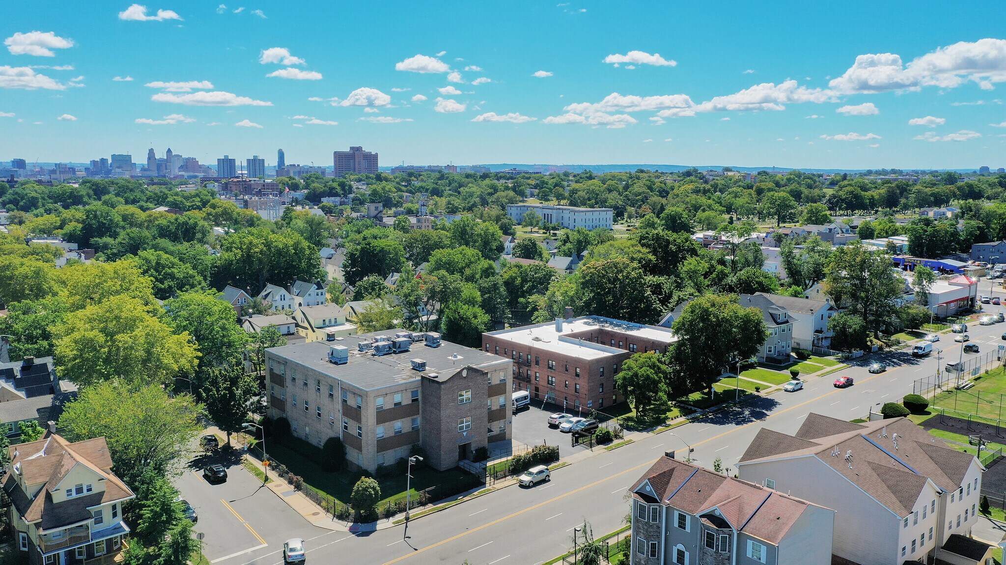 110 S Grove St, East Orange, NJ à vendre Photo du bâtiment- Image 1 de 68