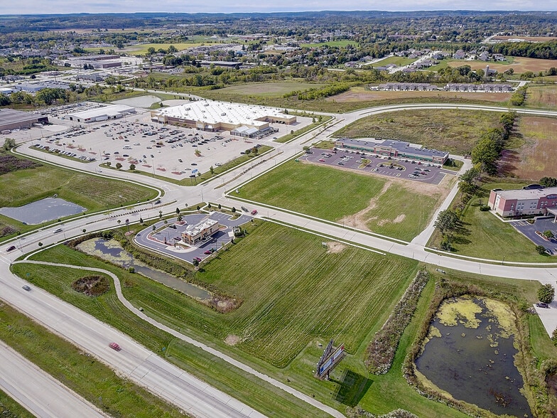 530-550 Walton Dr, Plymouth, WI à louer - Photo du bâtiment - Image 3 de 14