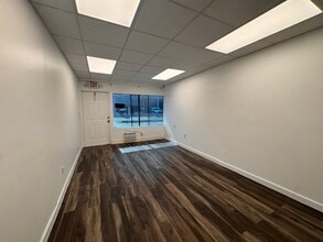 3501-3531 NW 19th St, Fort Lauderdale, FL à louer Photo intérieure- Image 1 de 4