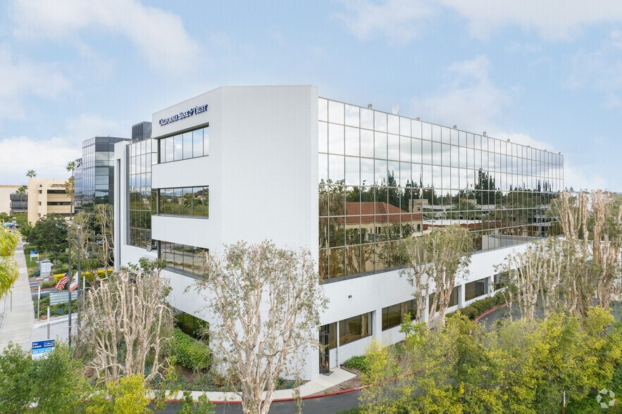 24012 Calle de la Plata, Laguna Hills, CA à louer - Photo du bâtiment - Image 2 de 8