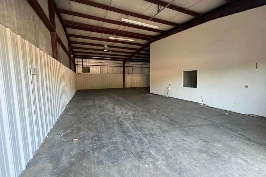 21 Collins Industrial Pl, North Little Rock, AR à louer - Photo du bâtiment - Image 3 de 8