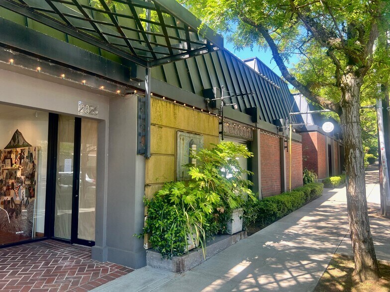 2326-2332 NW Irving St, Portland, OR for lease - Building Photo - Image 1 of 7