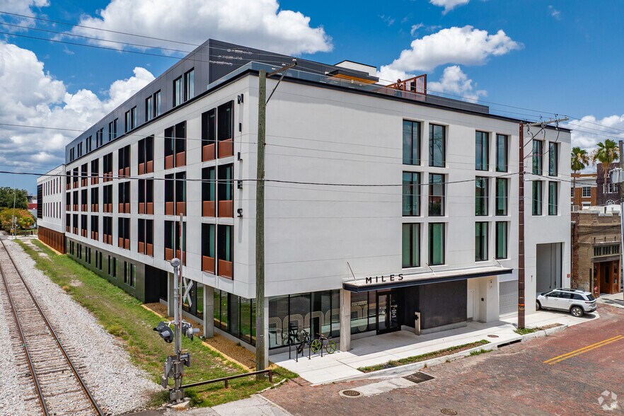 1704 N 17th St, Tampa, FL à louer - Photo du bâtiment - Image 2 de 2