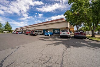 1205-1350 Plaza Blvd, Central Point, OR for lease Interior Photo- Image 1 of 28