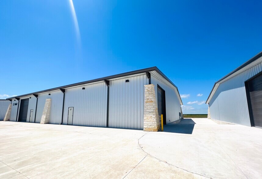 21901 US-79 Hwy, Taylor, TX à louer - Photo du bâtiment - Image 2 de 7