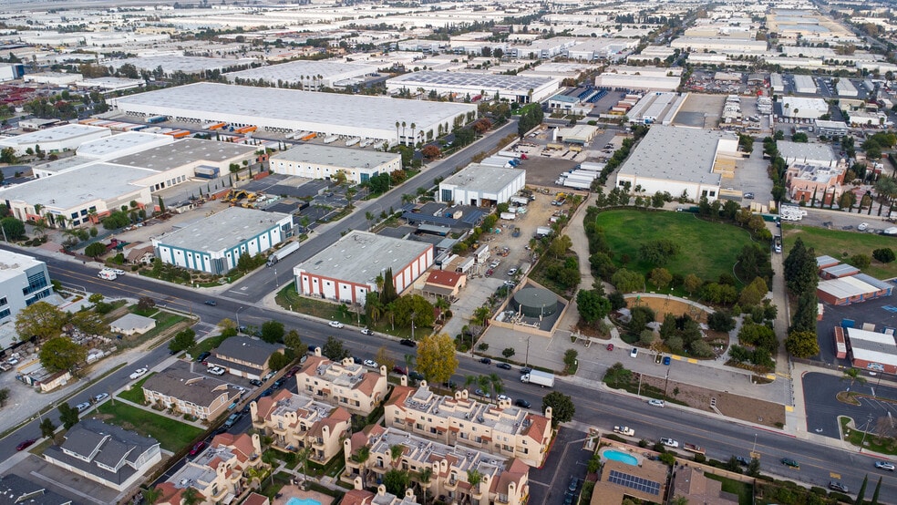 2023 S Bon View Ave, Ontario, CA à vendre - Photo du bâtiment - Image 3 de 47