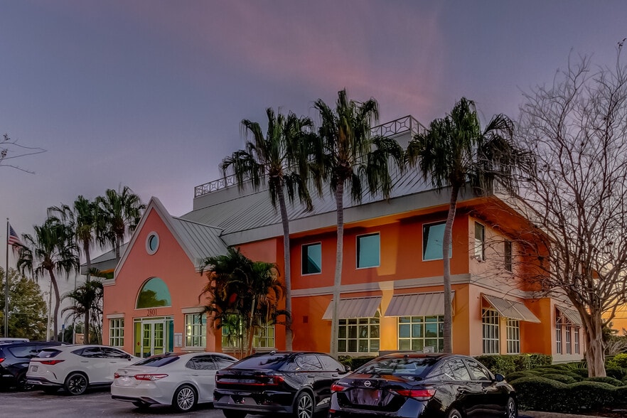 2801 W Busch Blvd, Tampa, FL à vendre - Photo du bâtiment - Image 2 de 22