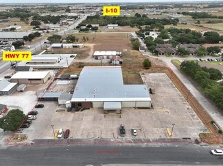 Plus de détails pour 233 College St, Schulenburg, TX - Sports et divertissement à vendre