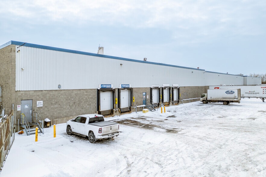 8100-8200 Boul Cavendish, Saint-Laurent, QC for lease - Building Photo - Image 2 of 4