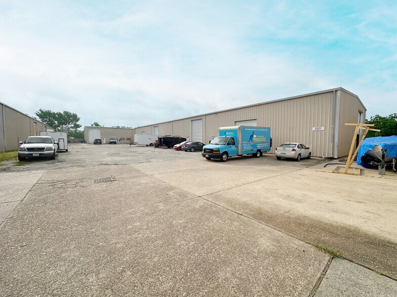 3321-3325 Westside Dr portefeuille de 7 propriétés à vendre sur LoopNet.ca - Photo du bâtiment - Image 2 de 7