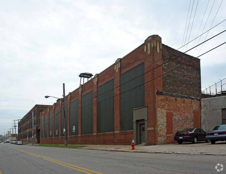 4400 Commerce Ave, Cleveland, OH à vendre - Photo principale - Image 1 de 8