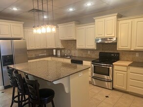 303 SW 18th St, Bentonville, AR for lease Interior Photo- Image 2 of 5