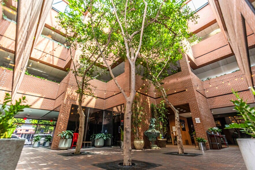 1015 N Hollywood Way, Burbank, CA à louer - Photo du bâtiment - Image 2 de 9