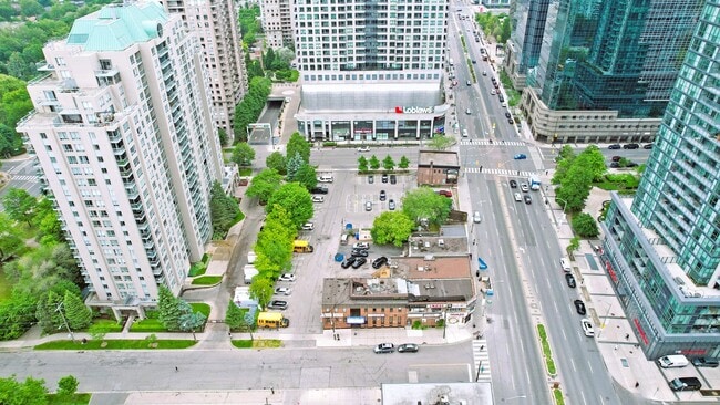 Plus de détails pour 5171 Yonge St, Toronto, ON - Commerce de détail à vendre