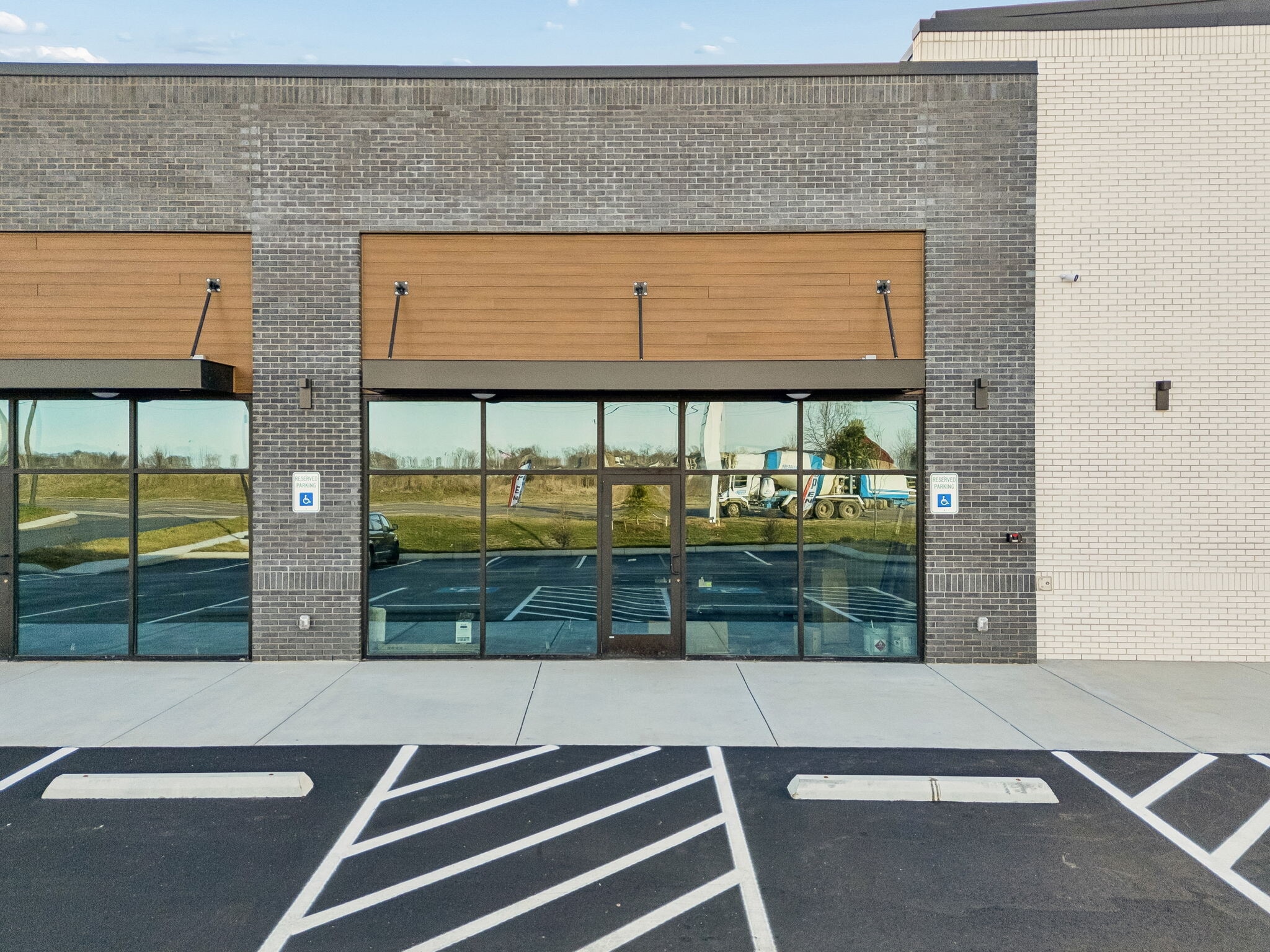 1001 Creek Way, Clarksville, TN for lease Interior Photo- Image 1 of 1