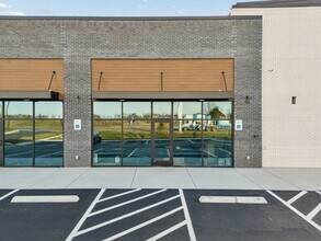 1001 Creek Way, Clarksville, TN for lease Interior Photo- Image 1 of 1