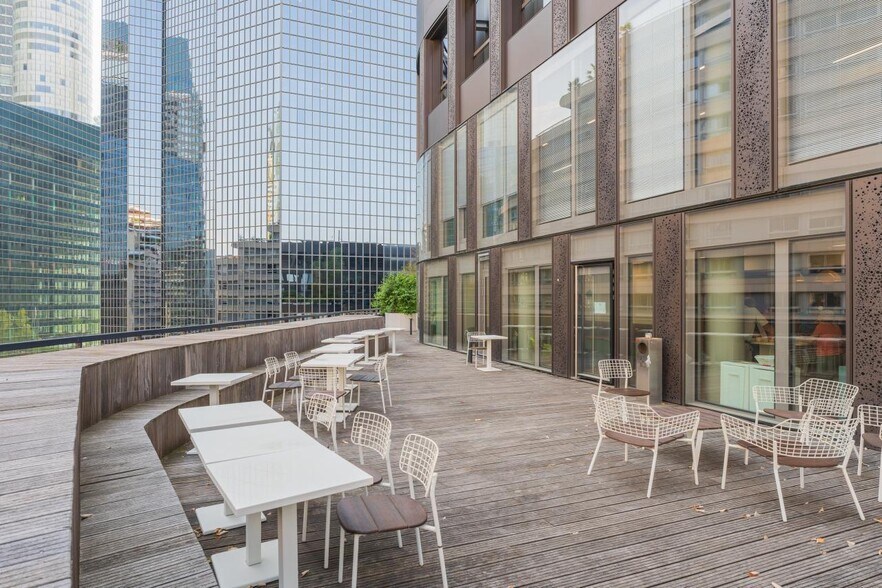 16 Rue Henri Régnault, Courbevoie à louer - Photo du bâtiment - Image 2 de 34