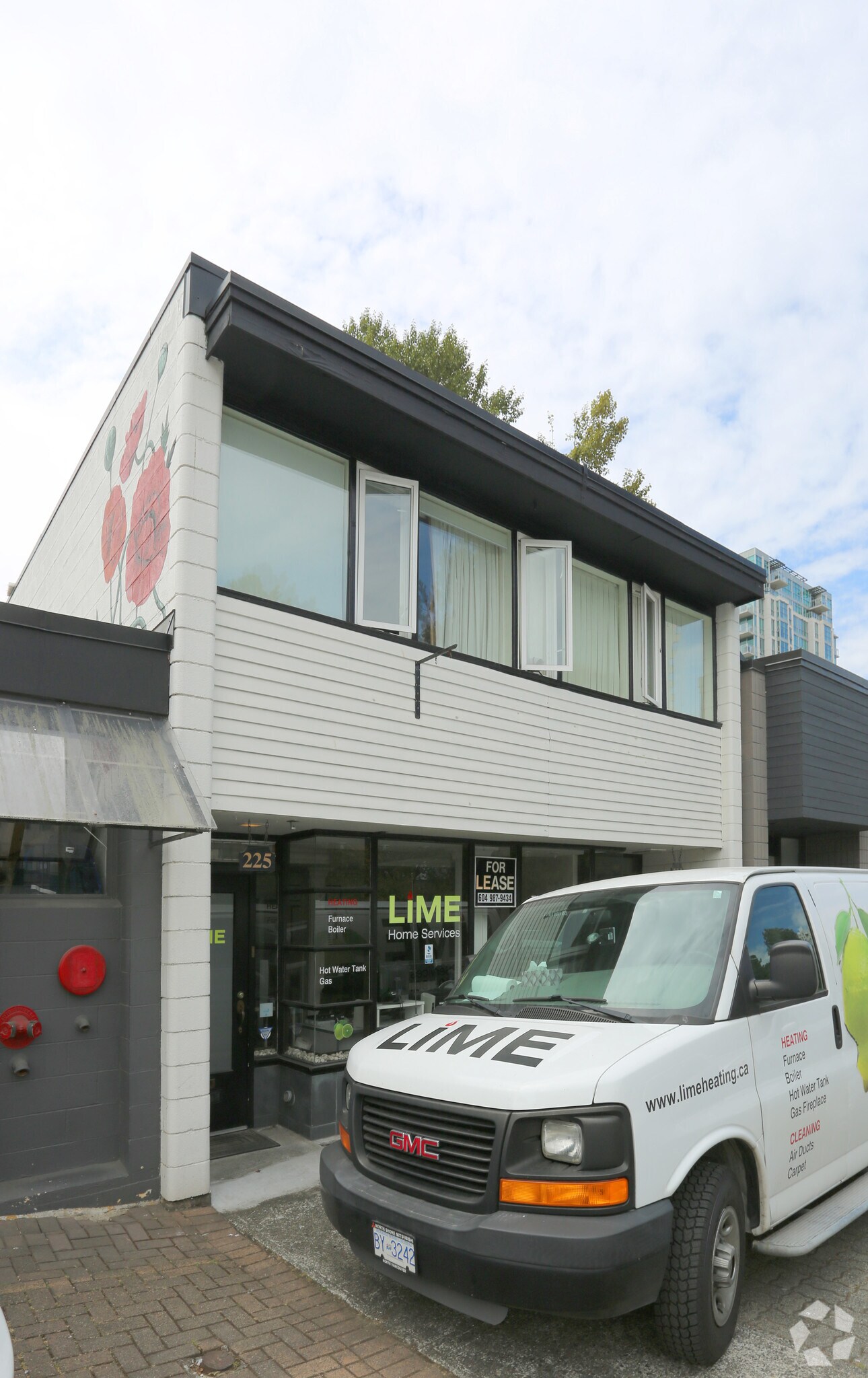 225 E 1st St, North Vancouver, BC à vendre Photo principale- Image 1 de 1