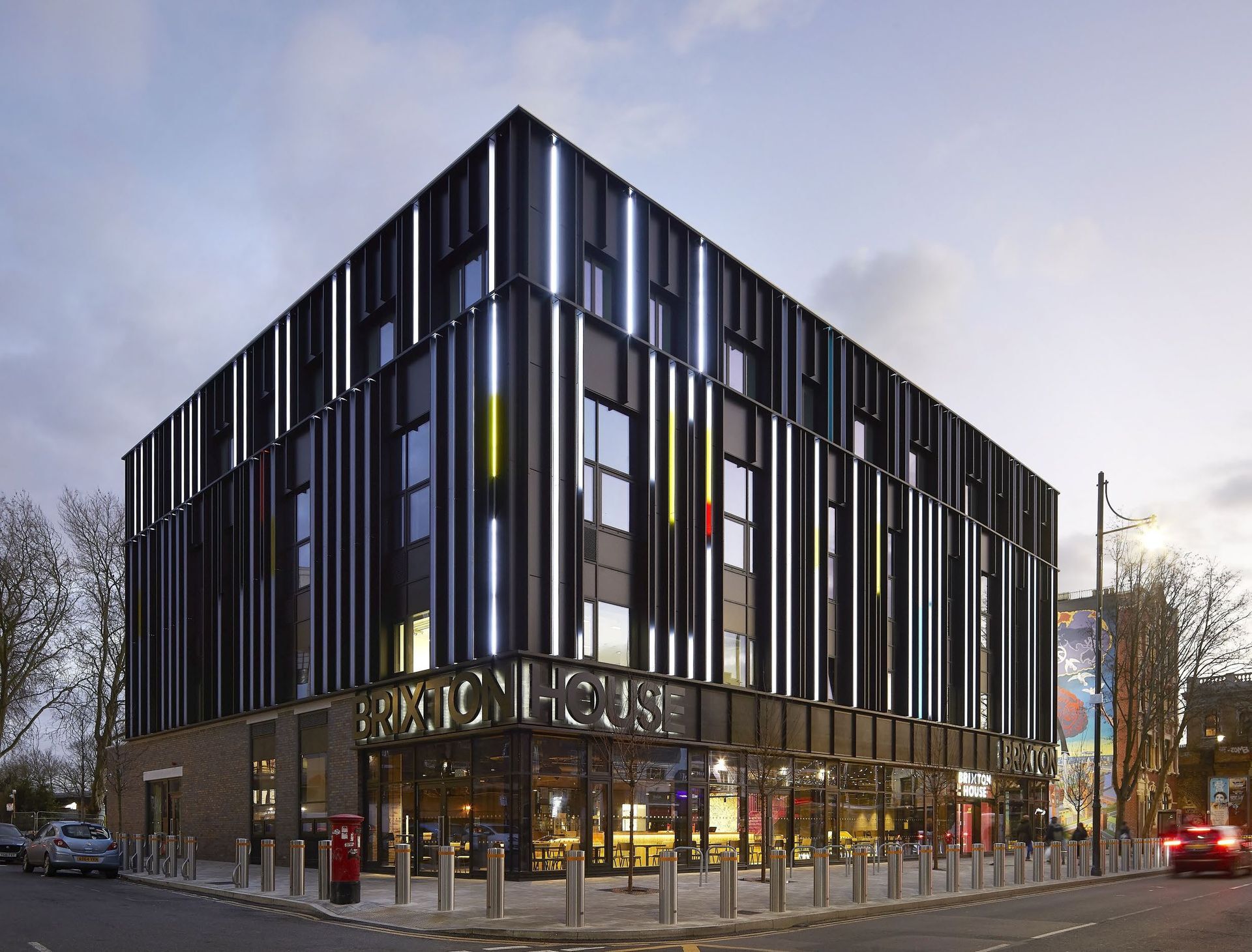 385 Coldharbour Ln, Londres à louer Photo du bâtiment- Image 1 de 2