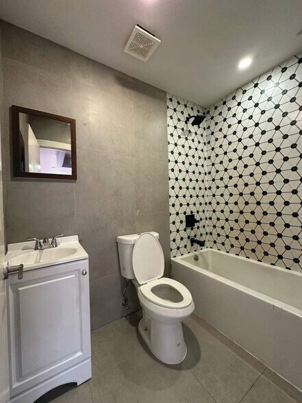1684 Grand Ave, Bronx, NY à vendre - Photo intérieure - Image 3 de 6